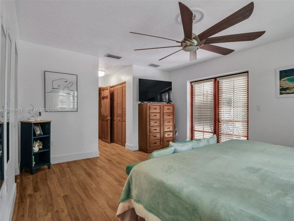 For Sale: $875,000 (4 beds, 2 baths, 2410 Square Feet)