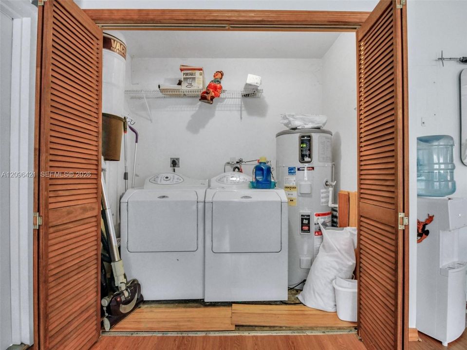For Sale: $875,000 (4 beds, 2 baths, 2410 Square Feet)