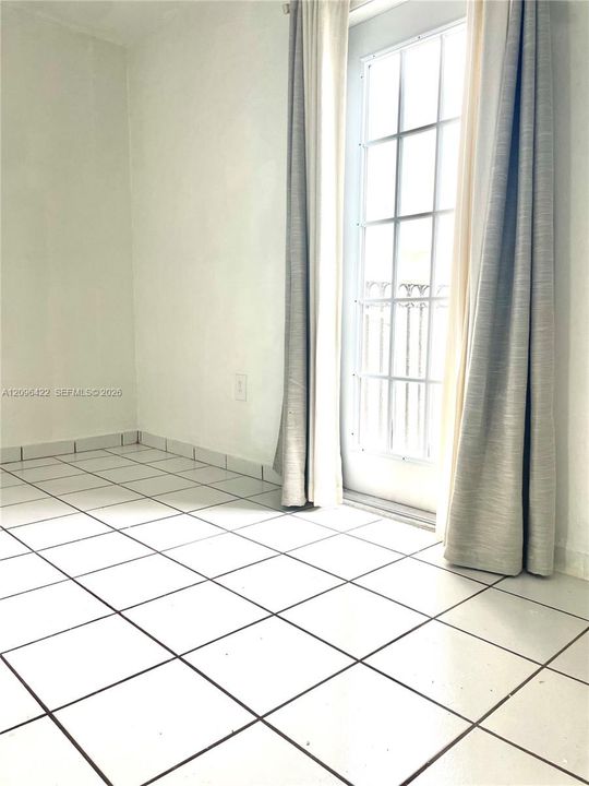 For Rent: $1,950 (2 beds, 1 baths, 4789 Square Feet)