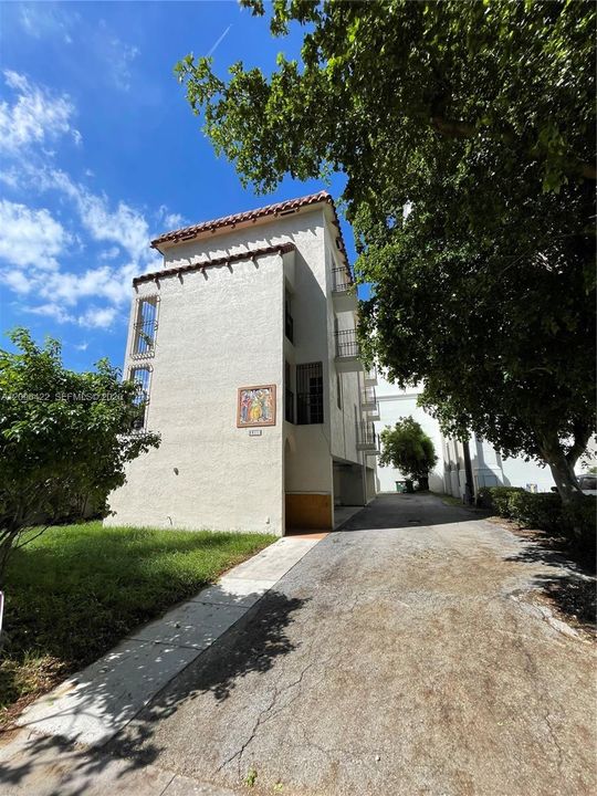 For Rent: $1,950 (2 beds, 1 baths, 4789 Square Feet)