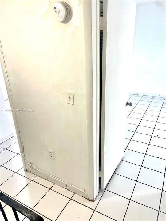 For Rent: $1,950 (2 beds, 1 baths, 4789 Square Feet)