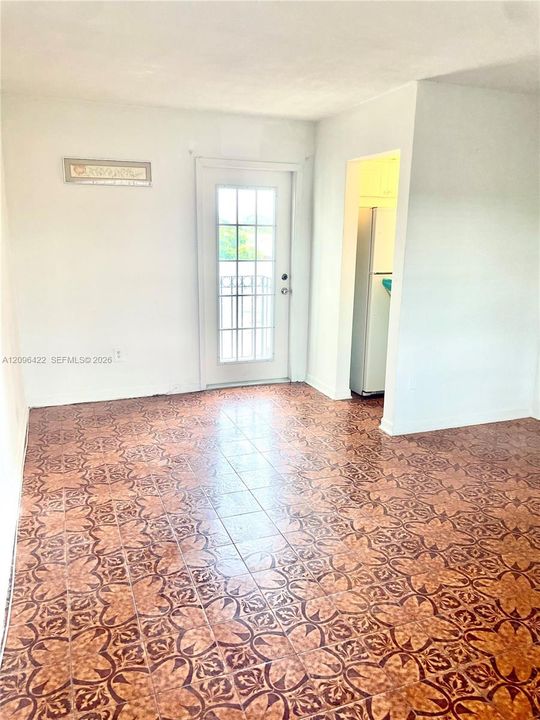 For Rent: $1,950 (2 beds, 1 baths, 4789 Square Feet)
