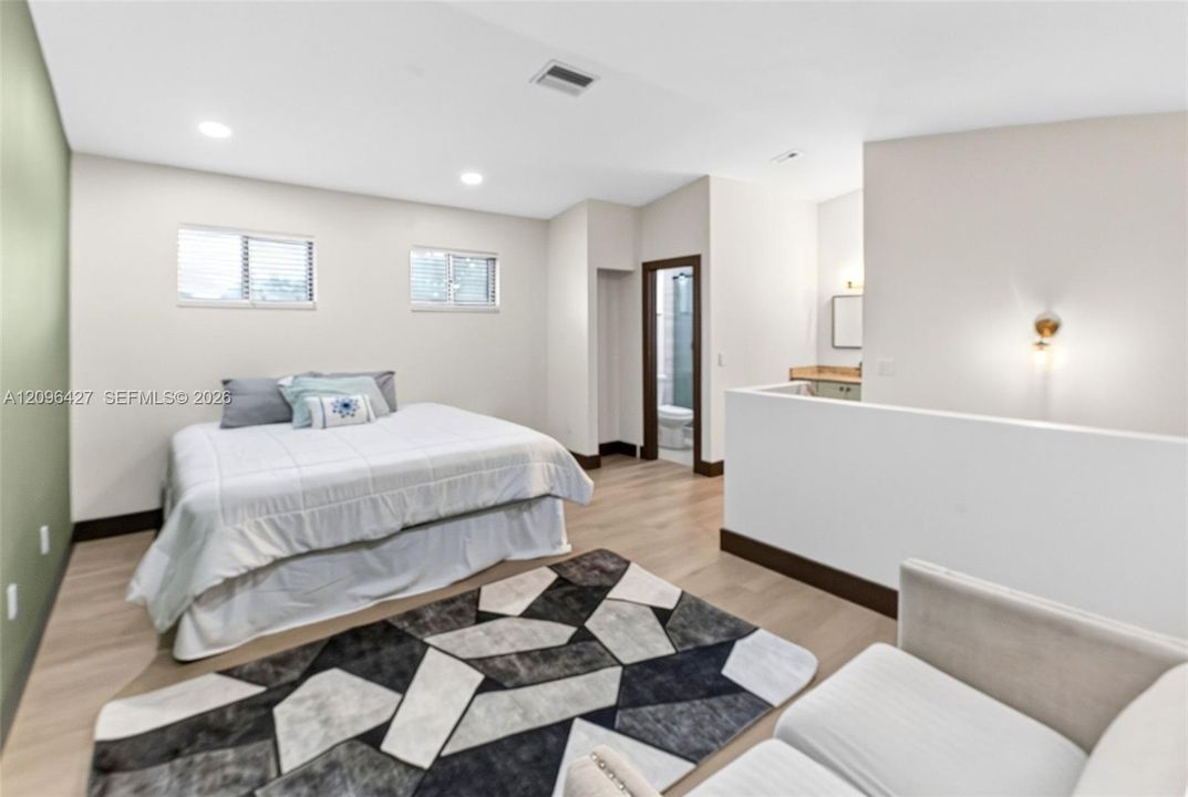 待售: $379,000 (2 贝兹, 2 浴室, 1326 平方英尺)