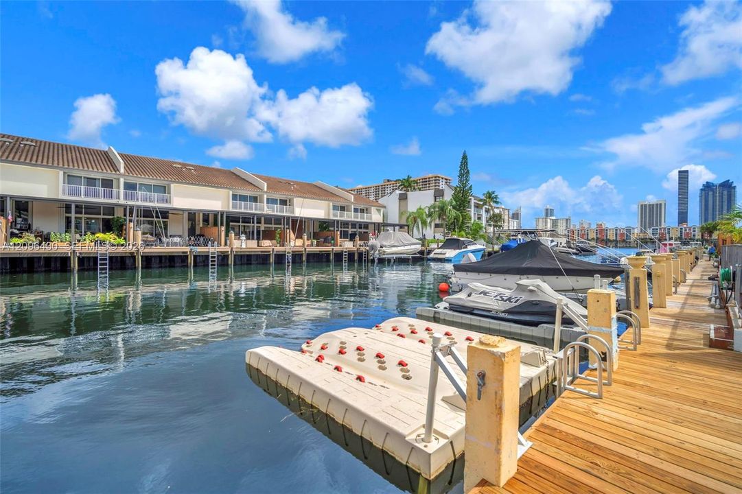 For Rent: $4,500 (2 beds, 2 baths, 1570 Square Feet)