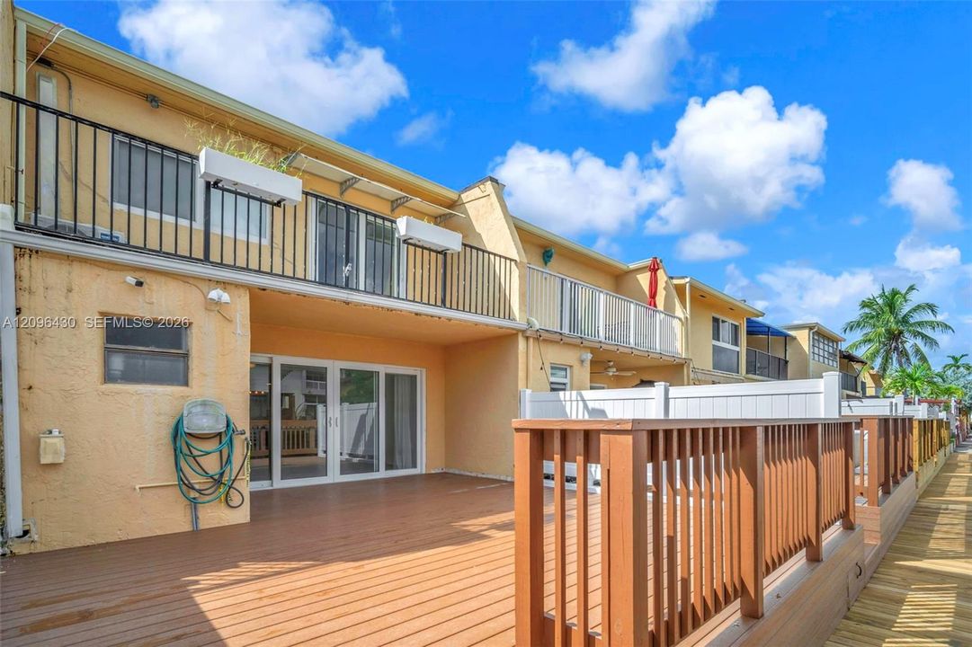 For Rent: $4,500 (2 beds, 2 baths, 1570 Square Feet)