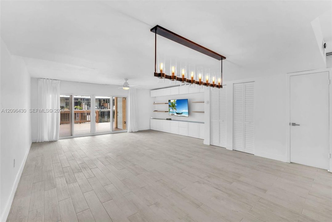 For Rent: $4,500 (2 beds, 2 baths, 1570 Square Feet)