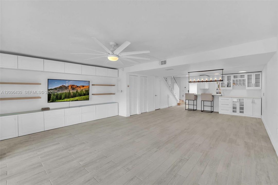 For Rent: $4,500 (2 beds, 2 baths, 1570 Square Feet)