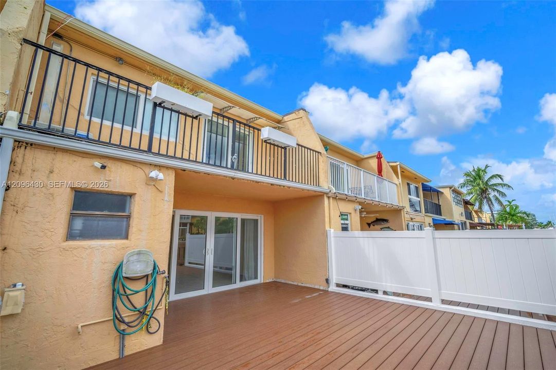 For Rent: $4,500 (2 beds, 2 baths, 1570 Square Feet)