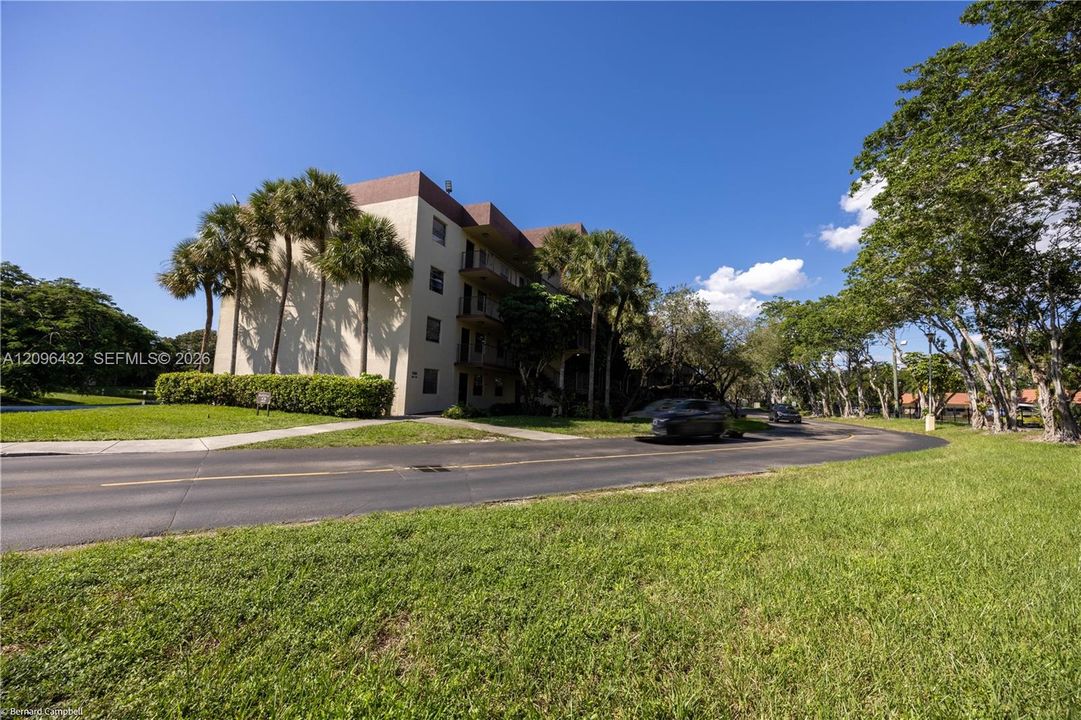For Sale: $100,000 (2 beds, 2 baths, 1002 Square Feet)