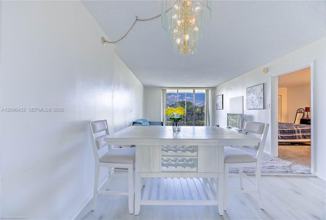 For Sale: $100,000 (2 beds, 2 baths, 1002 Square Feet)