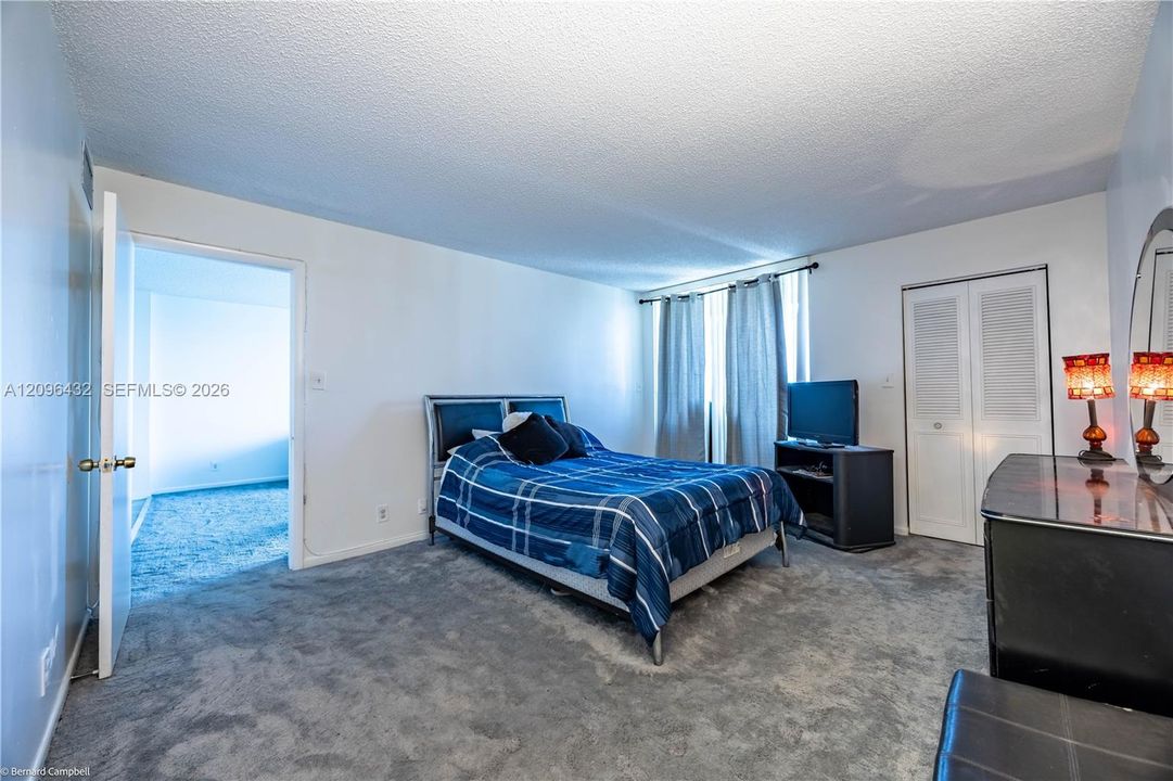 For Sale: $100,000 (2 beds, 2 baths, 1002 Square Feet)