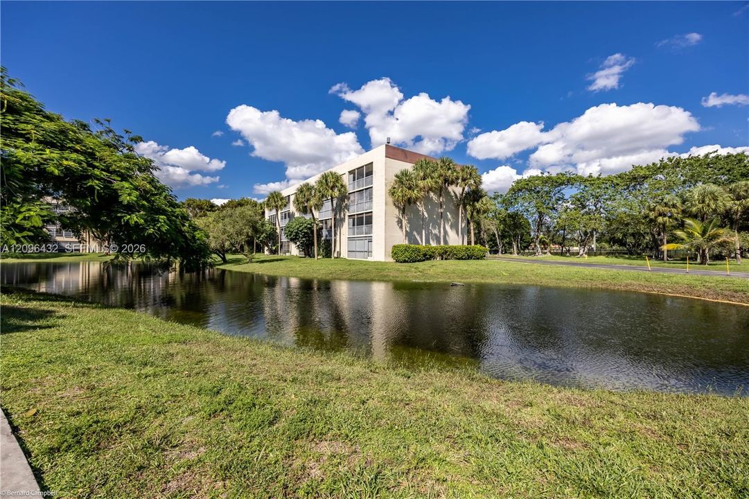 For Sale: $100,000 (2 beds, 2 baths, 1002 Square Feet)