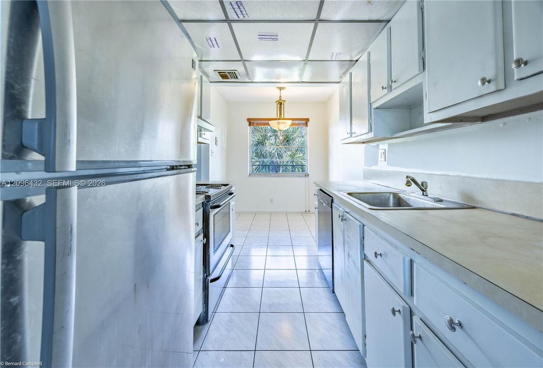 For Sale: $100,000 (2 beds, 2 baths, 1002 Square Feet)