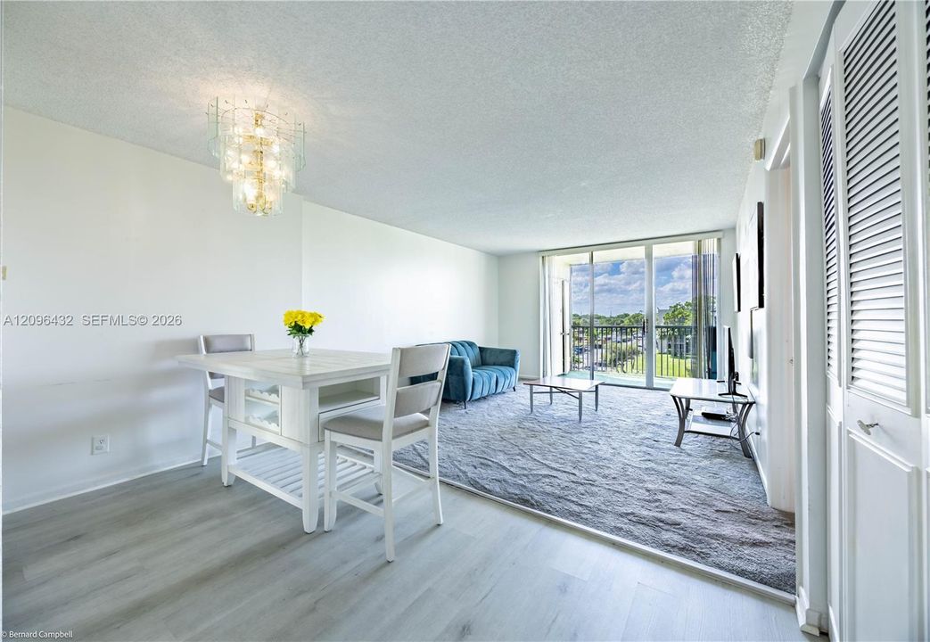 For Sale: $100,000 (2 beds, 2 baths, 1002 Square Feet)