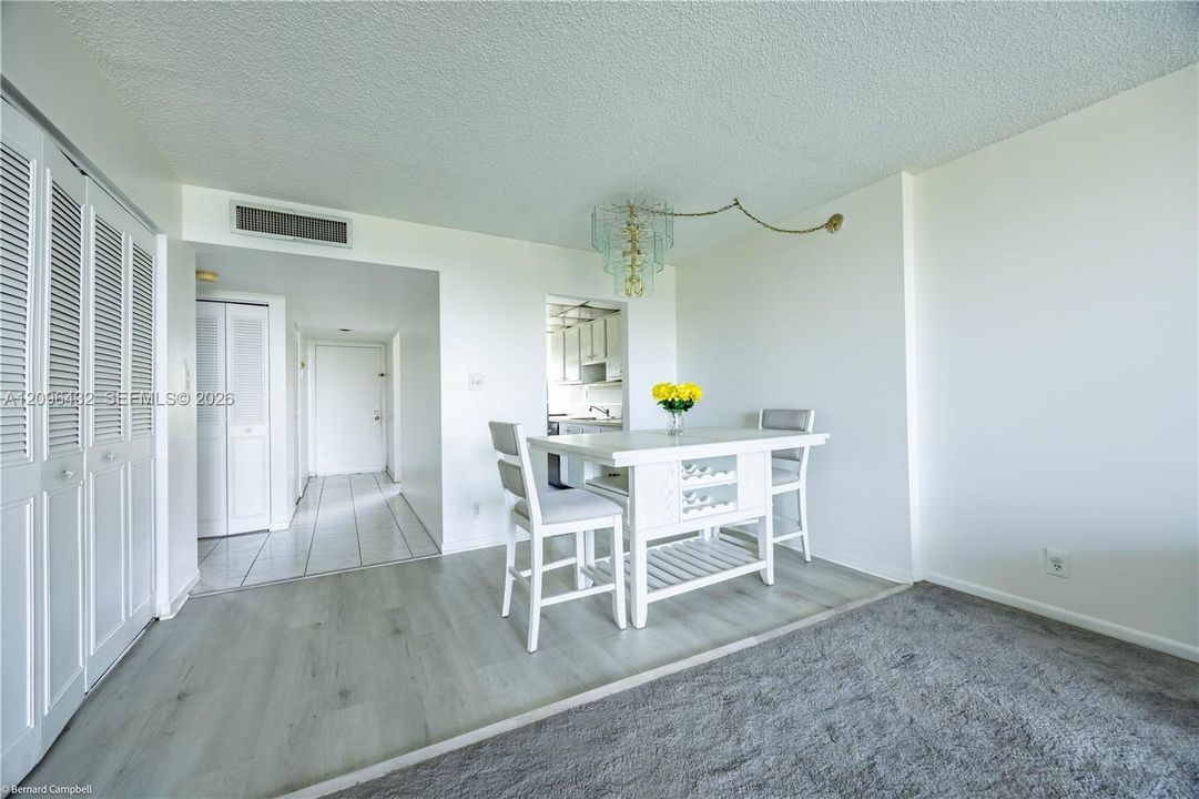 For Sale: $100,000 (2 beds, 2 baths, 1002 Square Feet)
