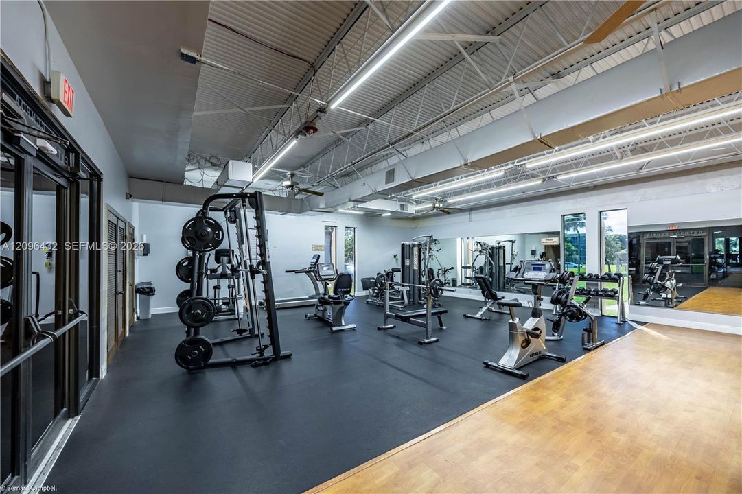 For Sale: $100,000 (2 beds, 2 baths, 1002 Square Feet)