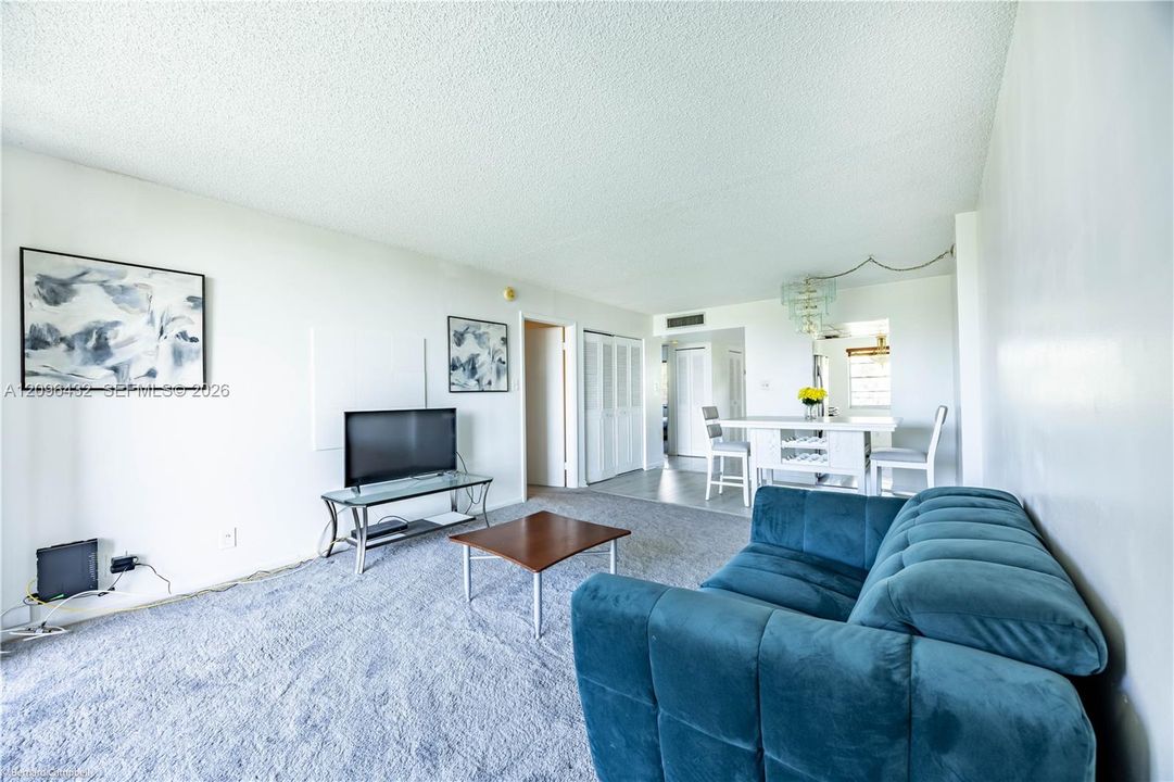 For Sale: $100,000 (2 beds, 2 baths, 1002 Square Feet)