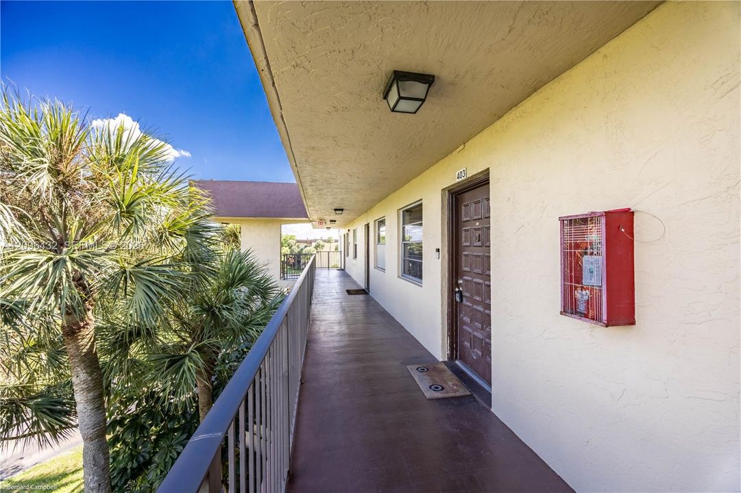 For Sale: $100,000 (2 beds, 2 baths, 1002 Square Feet)