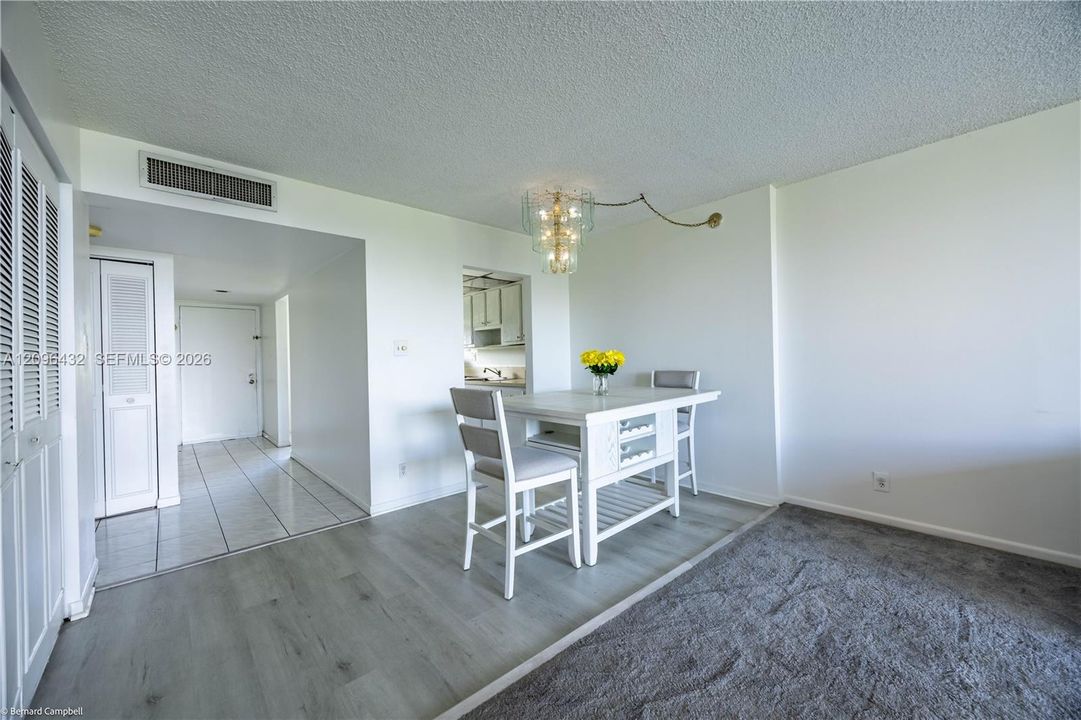 For Sale: $100,000 (2 beds, 2 baths, 1002 Square Feet)