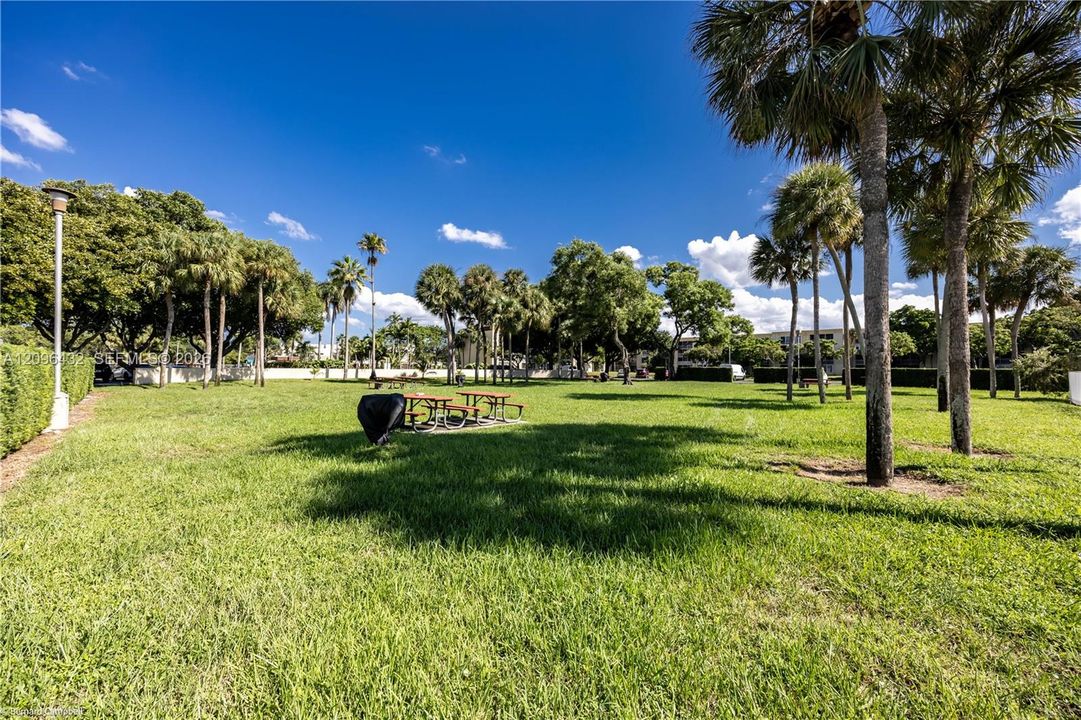 For Sale: $100,000 (2 beds, 2 baths, 1002 Square Feet)
