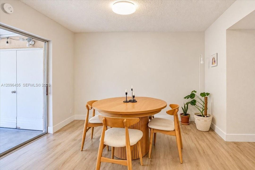 В аренду: $3,200 (3 спален, 2 ванн, 1420 Квадратных фут)