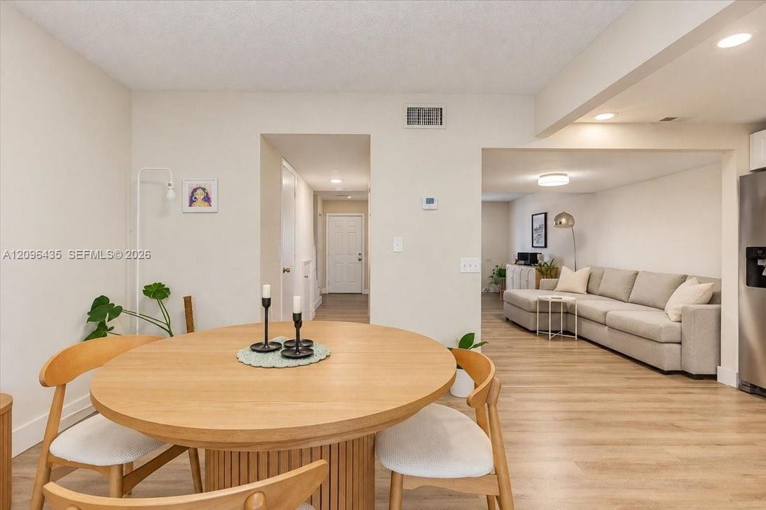 В аренду: $3,200 (3 спален, 2 ванн, 1420 Квадратных фут)