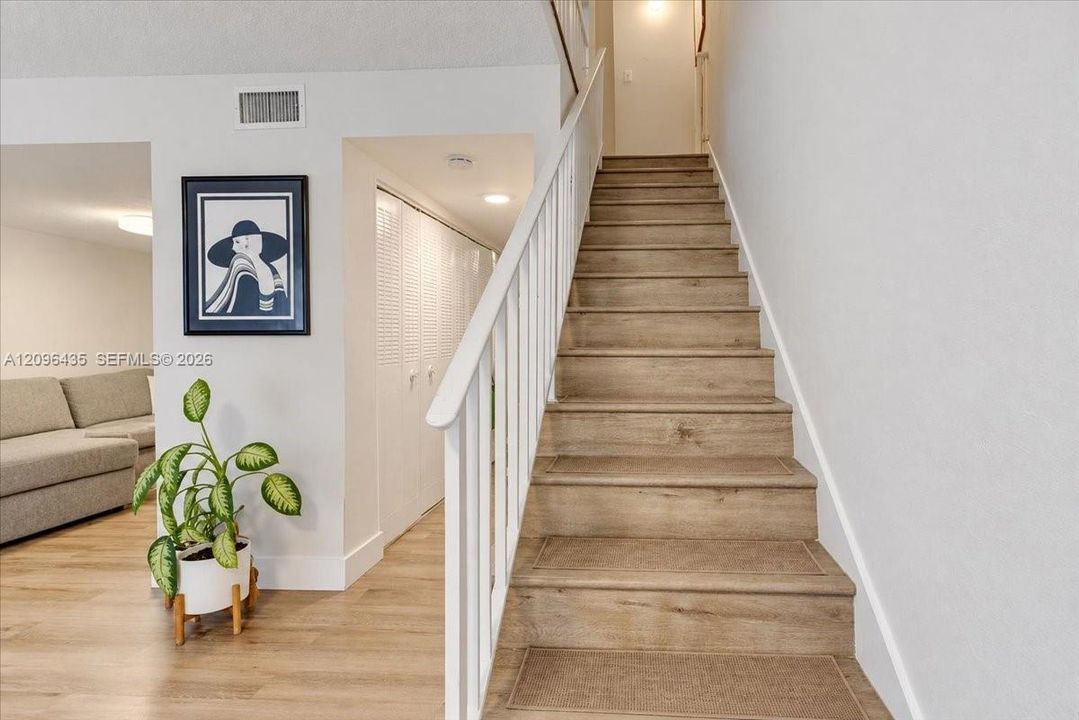 В аренду: $3,200 (3 спален, 2 ванн, 1420 Квадратных фут)