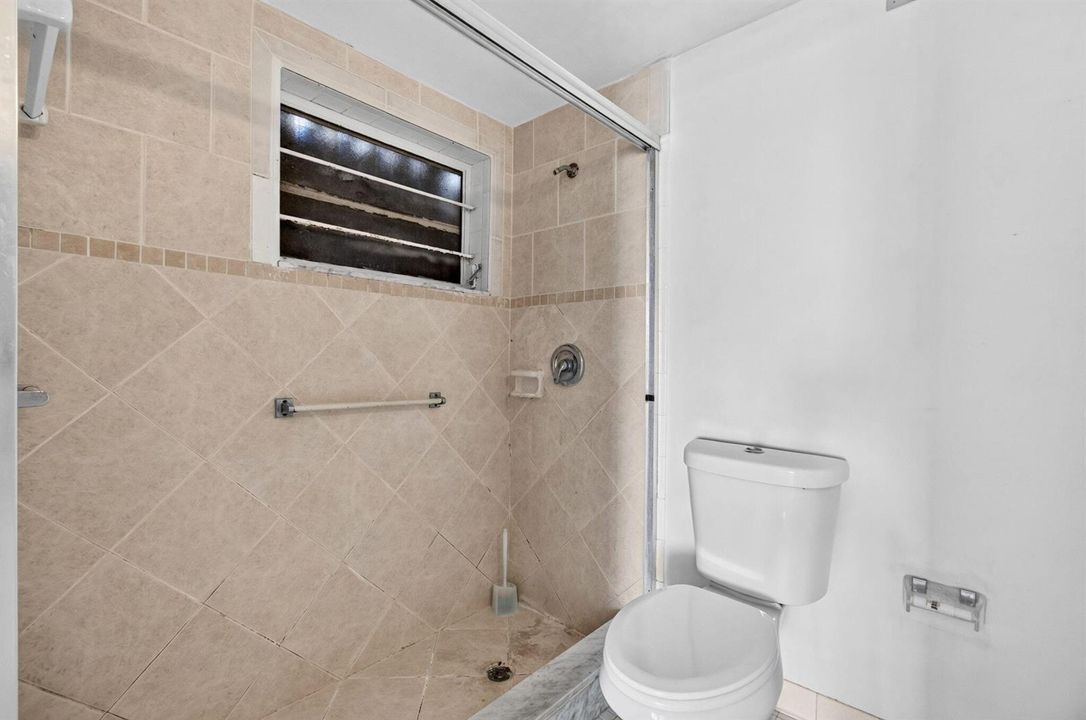 16_Primary-Shower