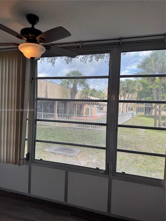 For Sale: $120,000 (2 beds, 2 baths, 850 Square Feet)