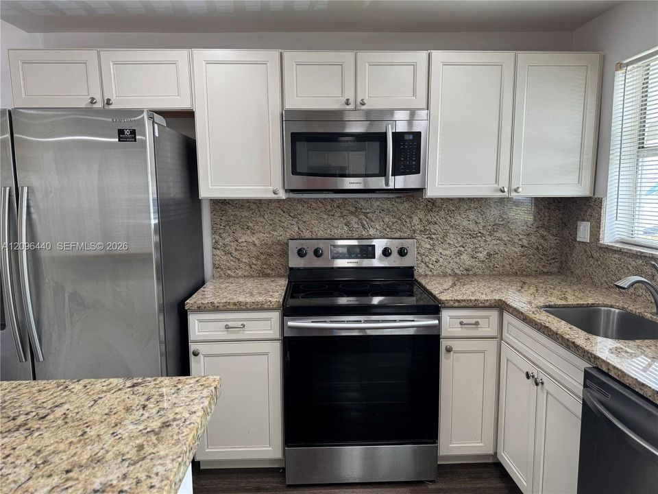 For Sale: $120,000 (2 beds, 2 baths, 850 Square Feet)