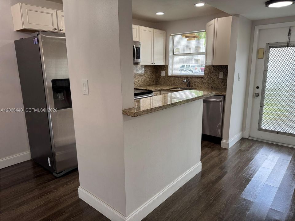 For Sale: $120,000 (2 beds, 2 baths, 850 Square Feet)