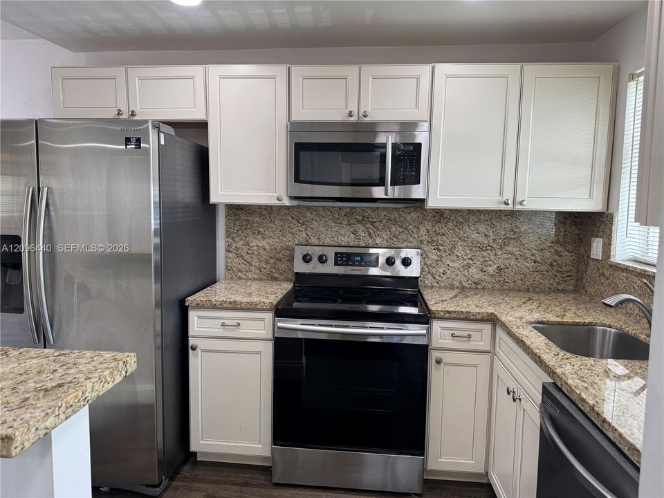For Sale: $120,000 (2 beds, 2 baths, 850 Square Feet)