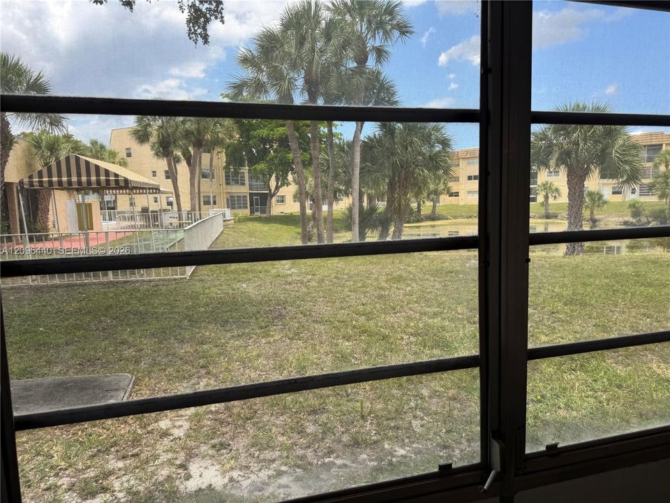 For Sale: $120,000 (2 beds, 2 baths, 850 Square Feet)