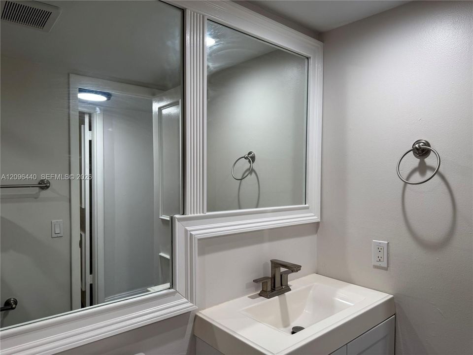 For Sale: $120,000 (2 beds, 2 baths, 850 Square Feet)
