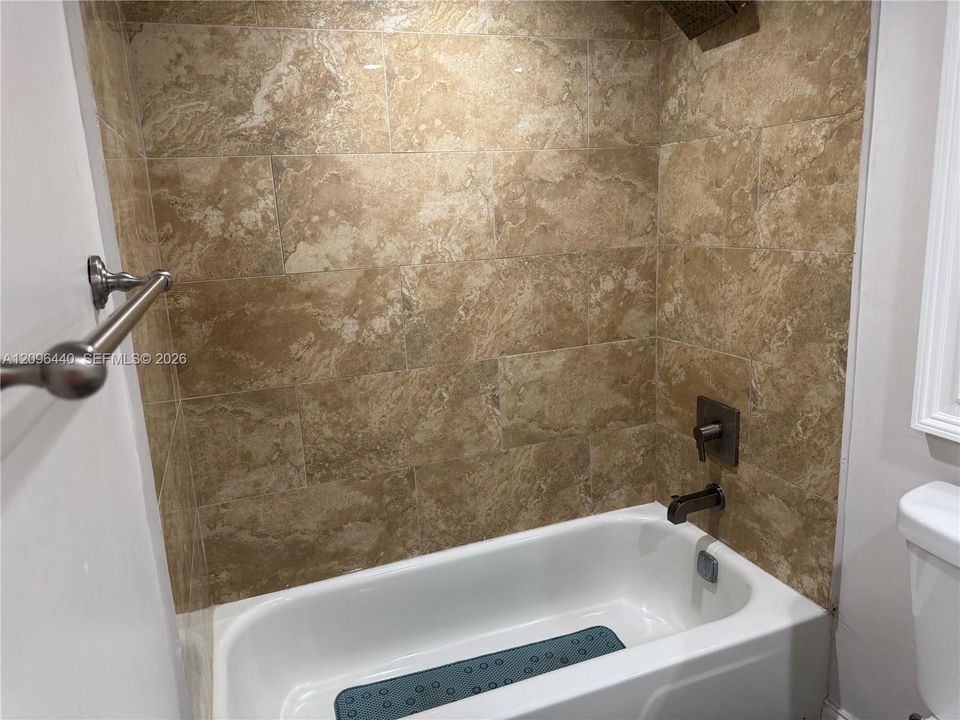 For Sale: $120,000 (2 beds, 2 baths, 850 Square Feet)