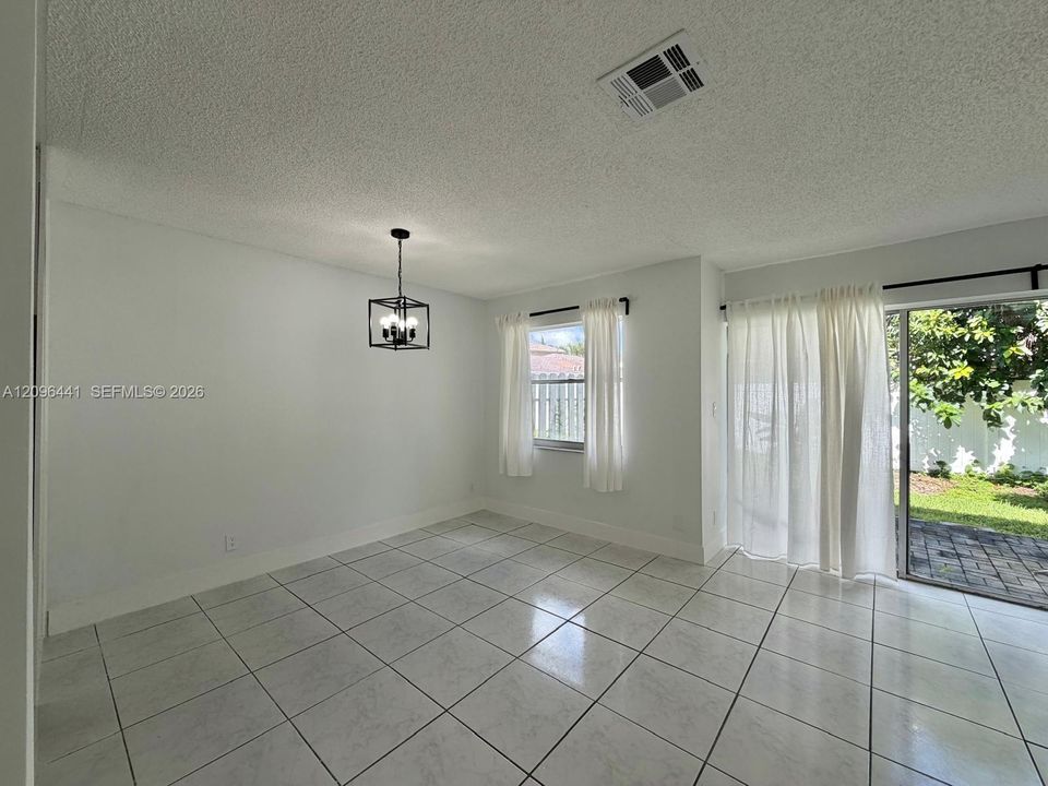 For Rent: $2,300 (3 beds, 2 baths, 1282 Square Feet)