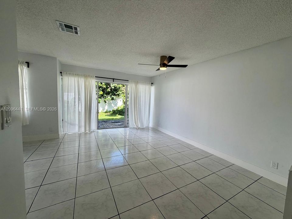 For Rent: $2,300 (3 beds, 2 baths, 1282 Square Feet)