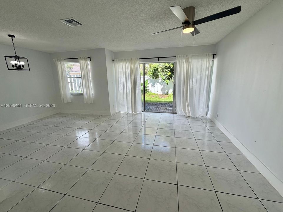 For Rent: $2,300 (3 beds, 2 baths, 1282 Square Feet)