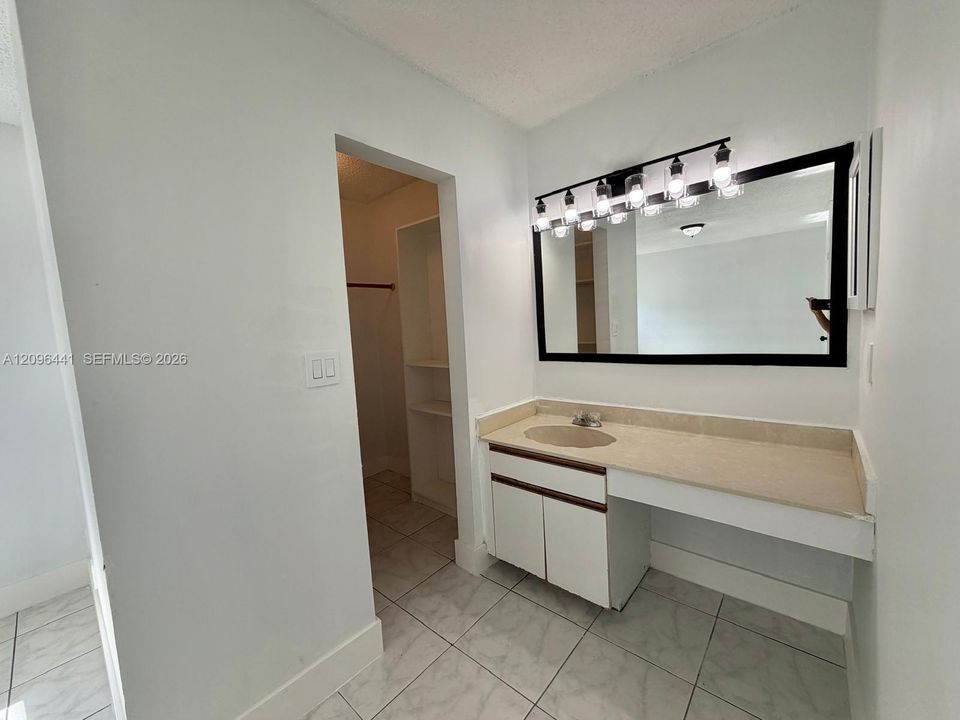 For Rent: $2,300 (3 beds, 2 baths, 1282 Square Feet)