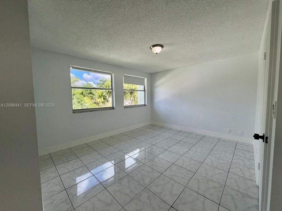 For Rent: $2,300 (3 beds, 2 baths, 1282 Square Feet)
