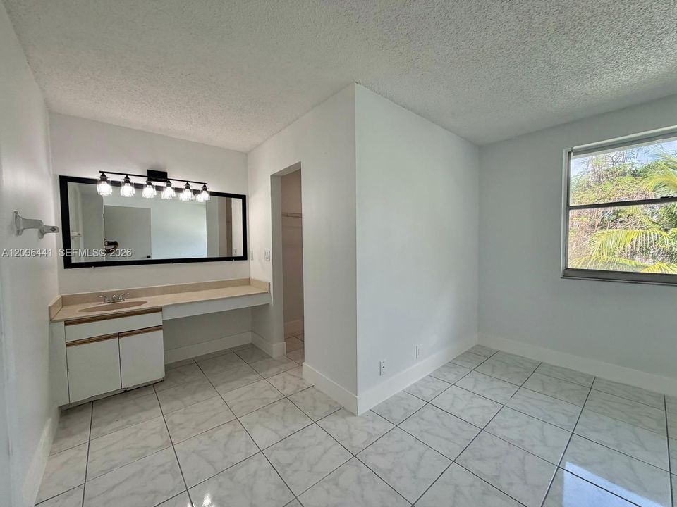 For Rent: $2,300 (3 beds, 2 baths, 1282 Square Feet)
