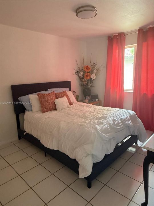 For Sale: $490,000 (3 beds, 2 baths, 1290 Square Feet)