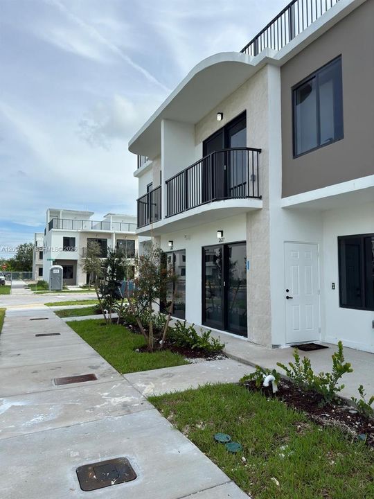 For Rent: $3,000 (4 beds, 3 baths, 1398 Square Feet)