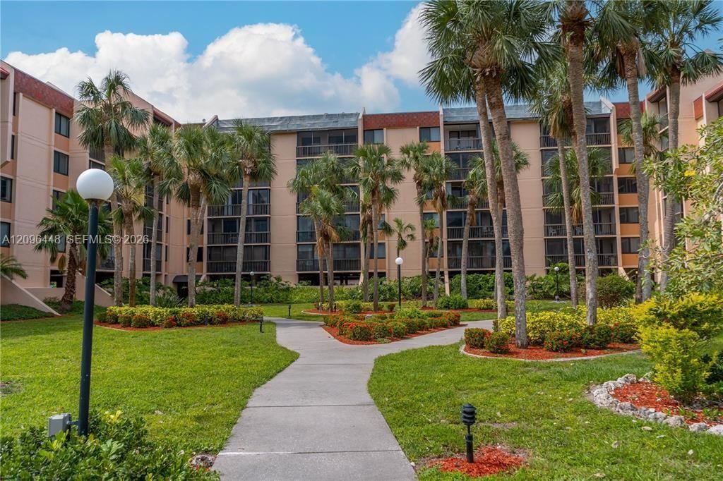 For Rent: $1,300 (1 beds, 1 baths, 656 Square Feet)