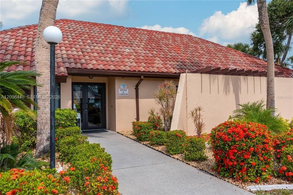 For Rent: $1,300 (1 beds, 1 baths, 656 Square Feet)