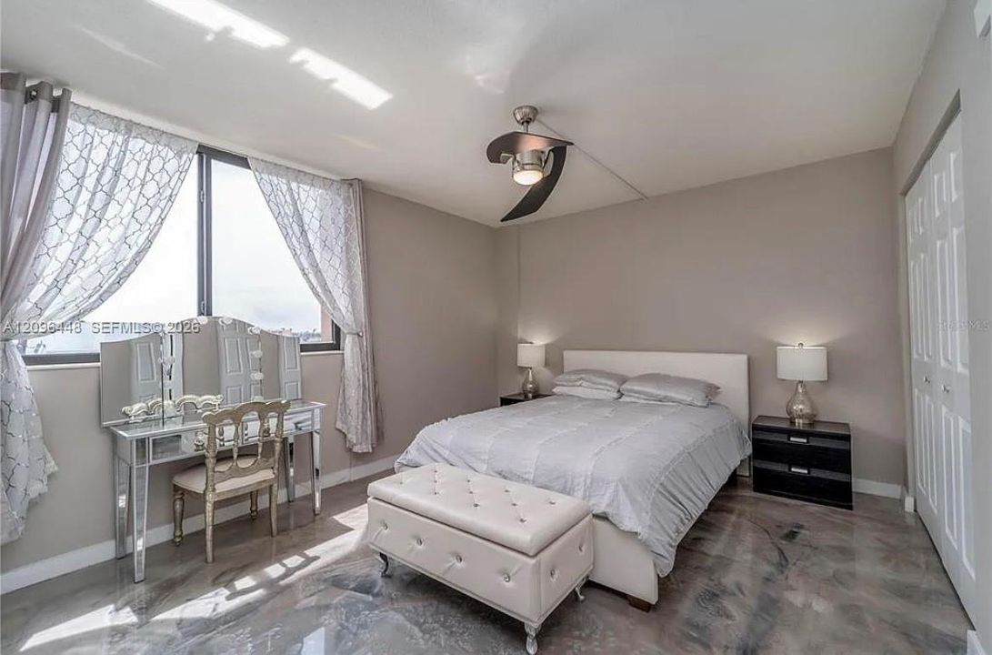 For Rent: $1,300 (1 beds, 1 baths, 656 Square Feet)