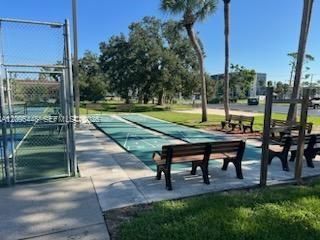 For Rent: $1,300 (1 beds, 1 baths, 656 Square Feet)