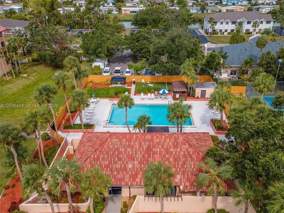 For Rent: $1,300 (1 beds, 1 baths, 656 Square Feet)