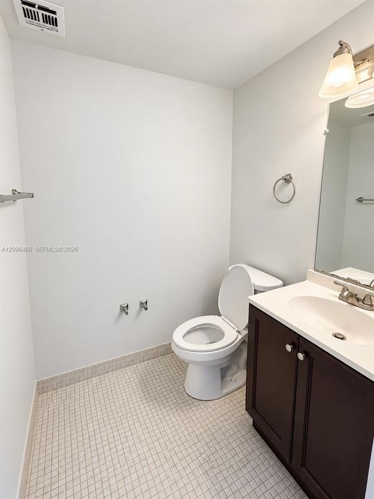 For Rent: $1,650 (2 beds, 1 baths, 783 Square Feet)