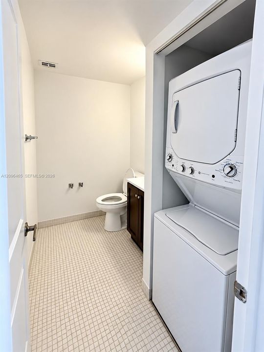 For Rent: $1,650 (2 beds, 1 baths, 783 Square Feet)